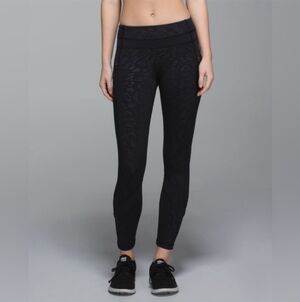 Lululemon Inspire Tight II Animal Swirl Embossed Black / Black Size 4 EUC